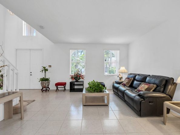 4032 Pinewood Ln, Weston FL 33331
