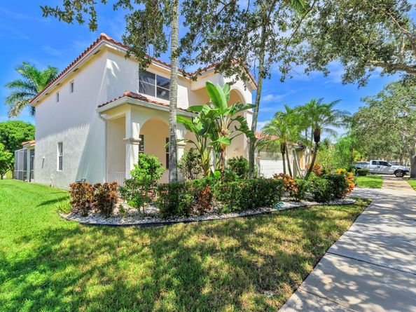 4032 Pinewood Ln, Weston FL 33331