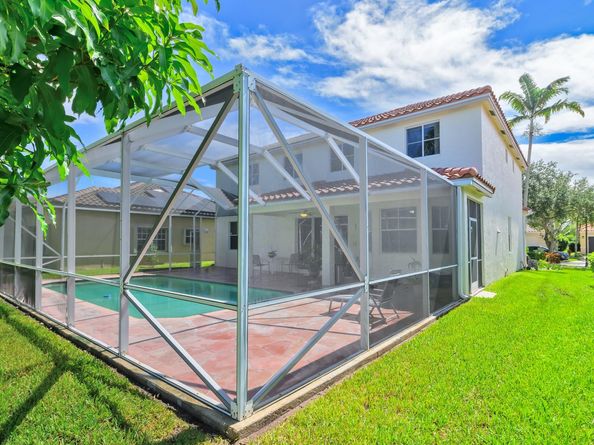 4032 Pinewood Ln, Weston FL 33331