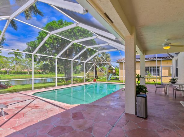 4032 Pinewood Ln, Weston FL 33331