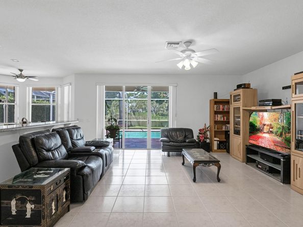 4032 Pinewood Ln, Weston FL 33331