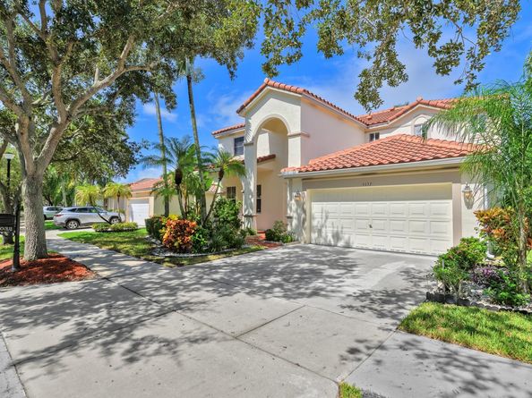 4032 Pinewood Ln, Weston FL 33331