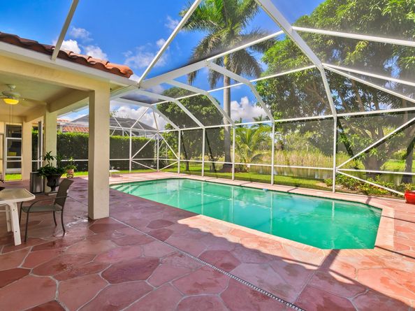 4032 Pinewood Ln, Weston FL 33331