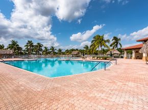 4032 Pinewood Ln, Weston FL 33331