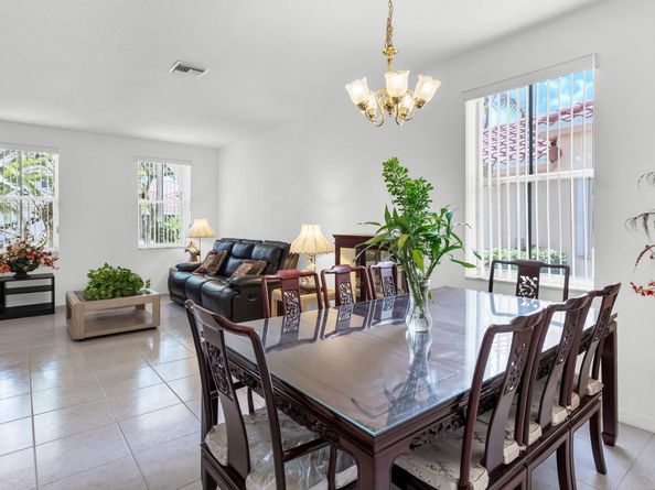 4032 Pinewood Ln, Weston FL 33331