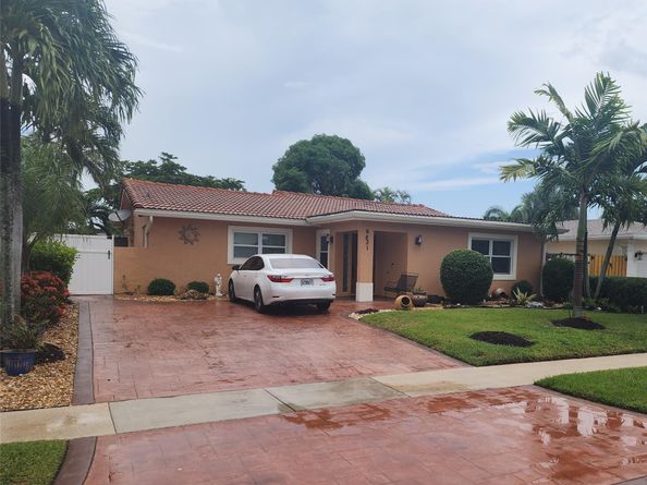 6831 NW 81st Pl, Tamarac FL 33321