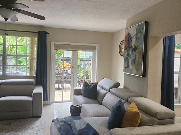 6831 NW 81st Pl, Tamarac FL 33321