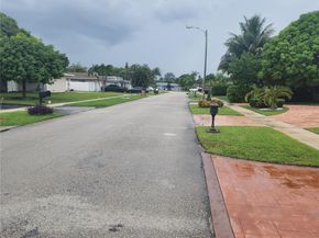 6831 NW 81st Pl, Tamarac FL 33321