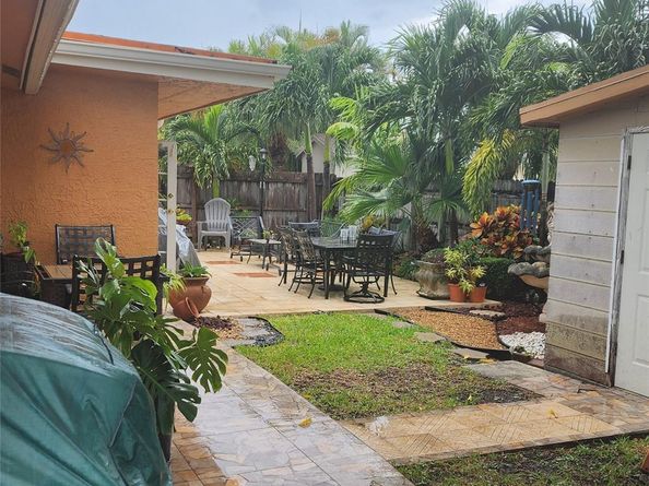 6831 NW 81st Pl, Tamarac FL 33321