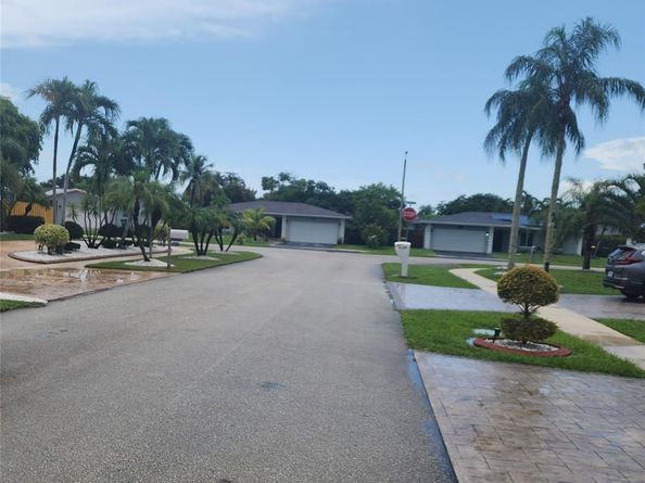 6831 NW 81st Pl, Tamarac FL 33321