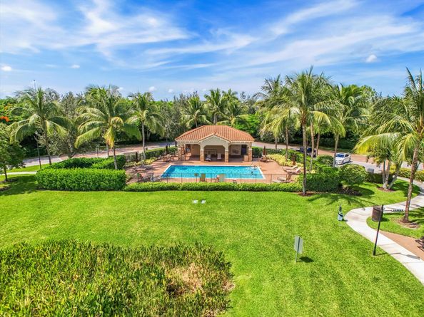 10403 Wellington Parc Drive, Wellington FL 33449