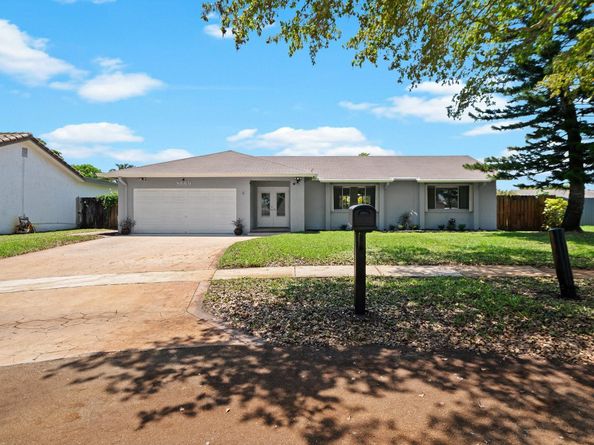 8669 SW 51st St, Cooper City FL 33328