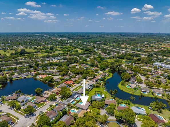 8669 SW 51st St, Cooper City FL 33328