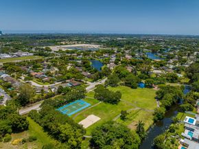 8669 SW 51st St, Cooper City FL 33328