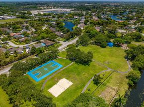 8669 SW 51st St, Cooper City FL 33328