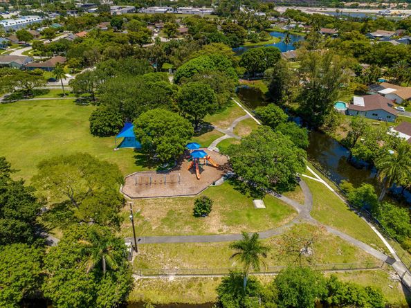 8669 SW 51st St, Cooper City FL 33328