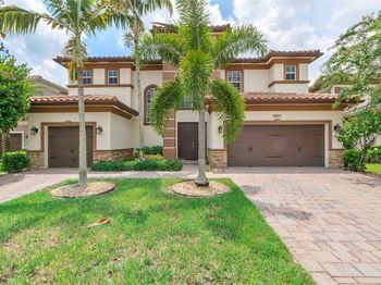 9860 Lakeview Ln