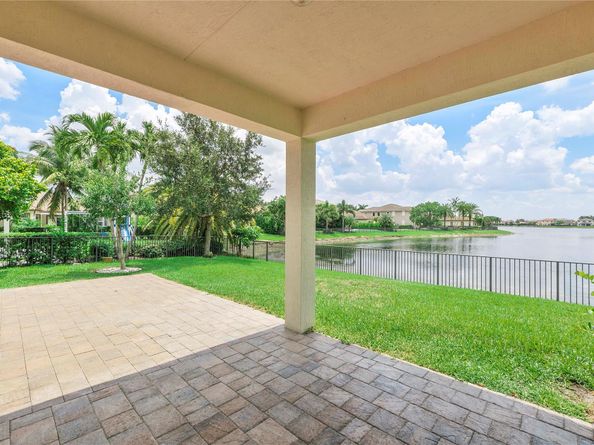 9860 Lakeview Ln, Parkland FL 33076