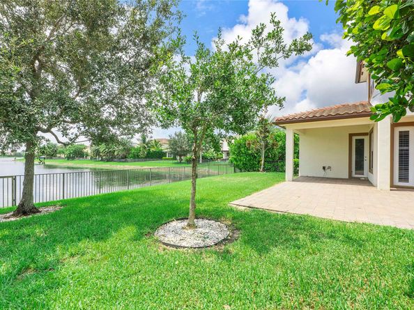 9860 Lakeview Ln, Parkland FL 33076