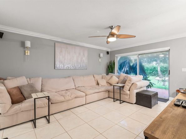18241 NW 8th St, Pembroke Pines FL 33029