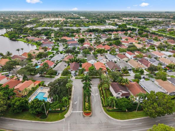 18241 NW 8th St, Pembroke Pines FL 33029