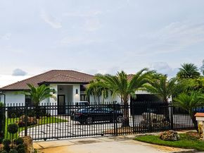 11405 E Golf Dr, Miami FL 33167
