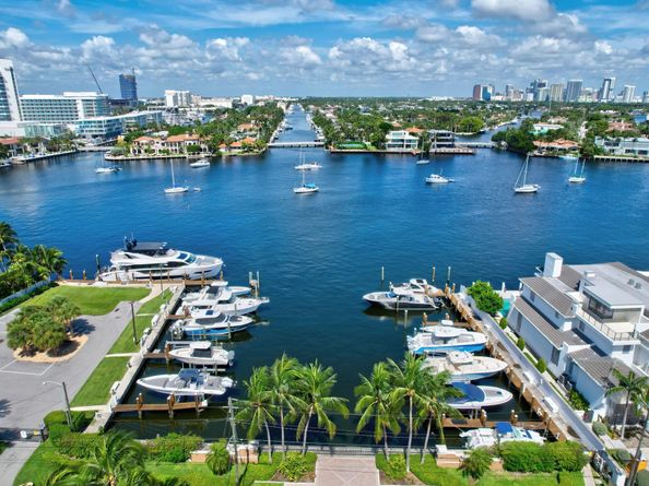 1518 E Lake Dr, Fort Lauderdale FL 33316