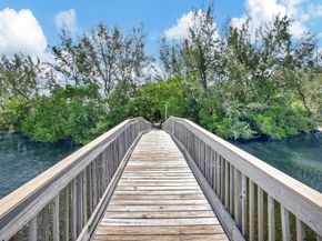 1518 E Lake Dr, Fort Lauderdale FL 33316