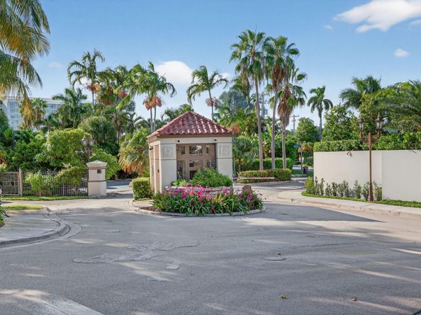 1518 E Lake Dr, Fort Lauderdale FL 33316