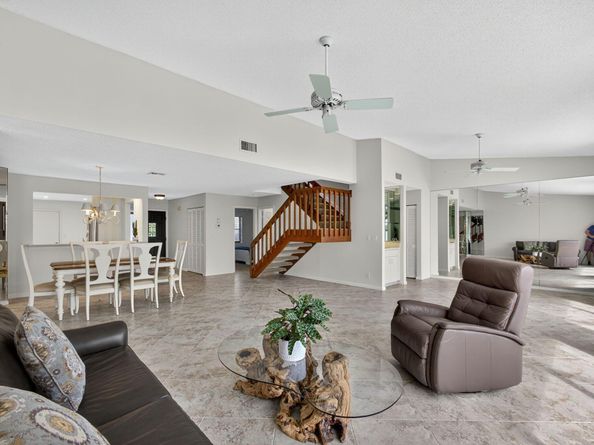 529 Prestwick Circle, Palm Beach Gardens FL 33418