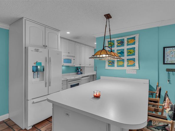 2541 NE 11th St 101, Pompano Beach FL 33062