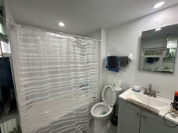 111 Royal Park Dr 4H, Oakland Park FL 33309