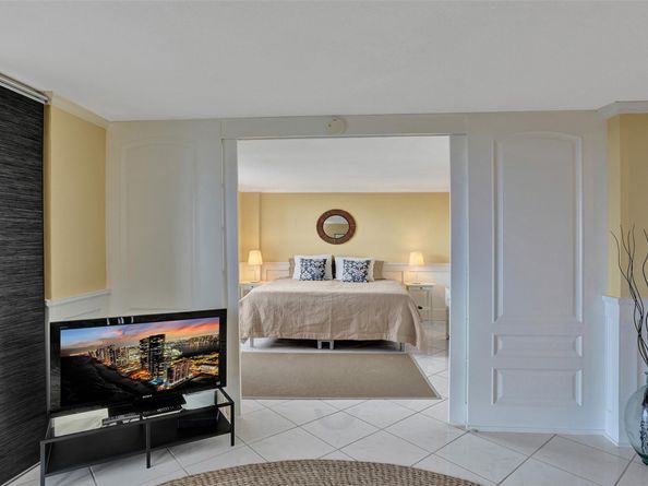 1050 Hillsboro Mile 805W, Hillsboro Beach FL 33062