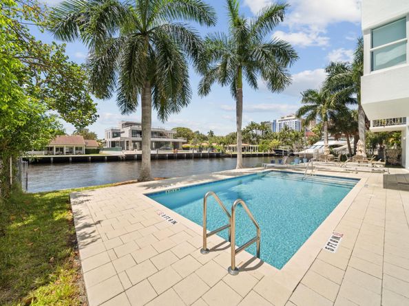 800 SE 4th St 104, Fort Lauderdale FL 33301