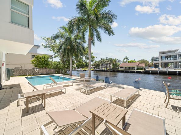 800 SE 4th St 104, Fort Lauderdale FL 33301