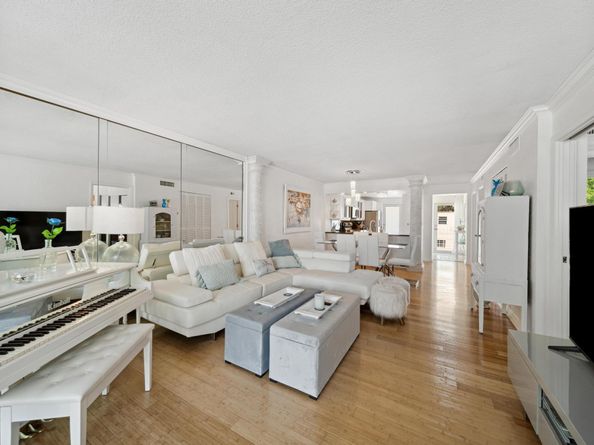 800 SE 4th St 104, Fort Lauderdale FL 33301