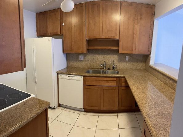 1849 S Ocean Dr 805, Hallandale Beach FL 33009