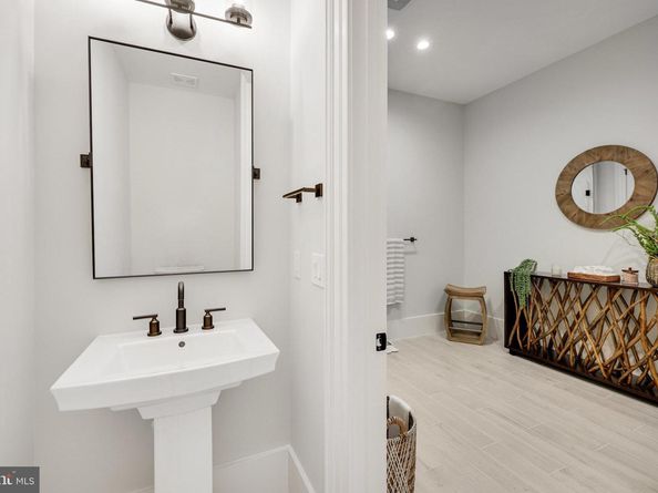725 Lawton Street, Mclean VA 22101