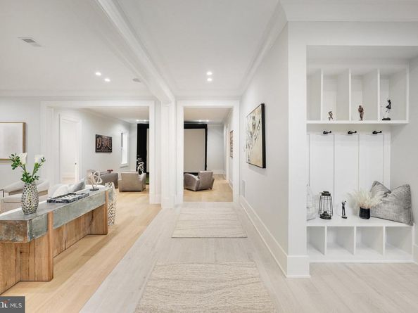 725 Lawton Street, Mclean VA 22101