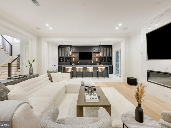 725 Lawton Street, Mclean VA 22101