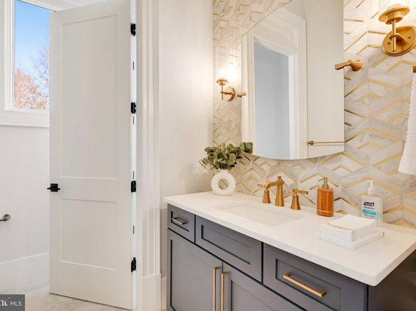 725 Lawton Street, Mclean VA 22101