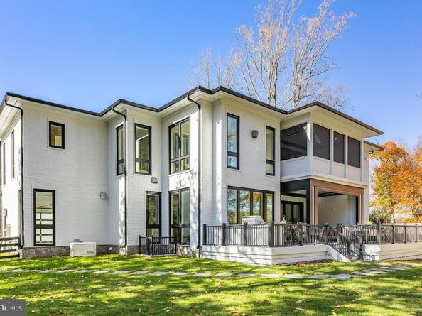 725 Lawton Street, Mclean VA 22101