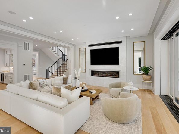 725 Lawton Street, Mclean VA 22101
