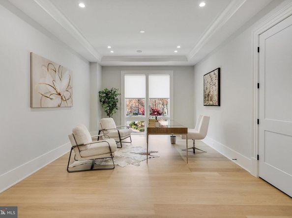 725 Lawton Street, Mclean VA 22101