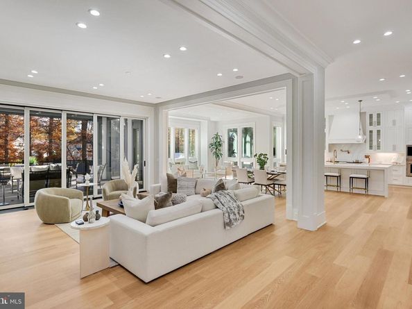 725 Lawton Street, Mclean VA 22101