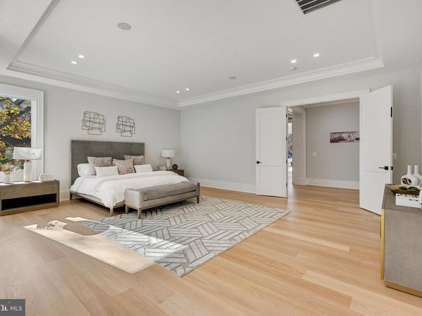 725 Lawton Street, Mclean VA 22101