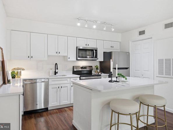 3303 Wyndham Circle 146, Alexandria VA 22302