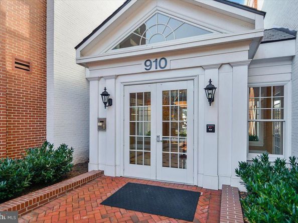 910 Powhatan Street 206S, Alexandria VA 22314