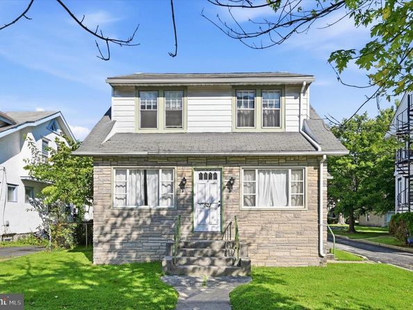 521 10TH, Prospect Park PA 19076