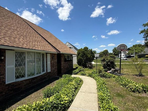 99 Kingwood Lane, Levittown PA 19055